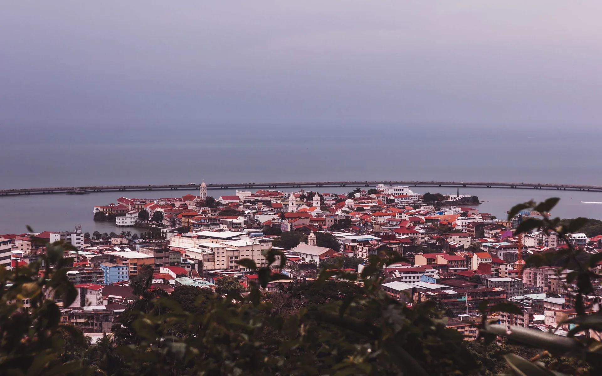 Pogled iz zraka na Casco Viejo na obali Paname