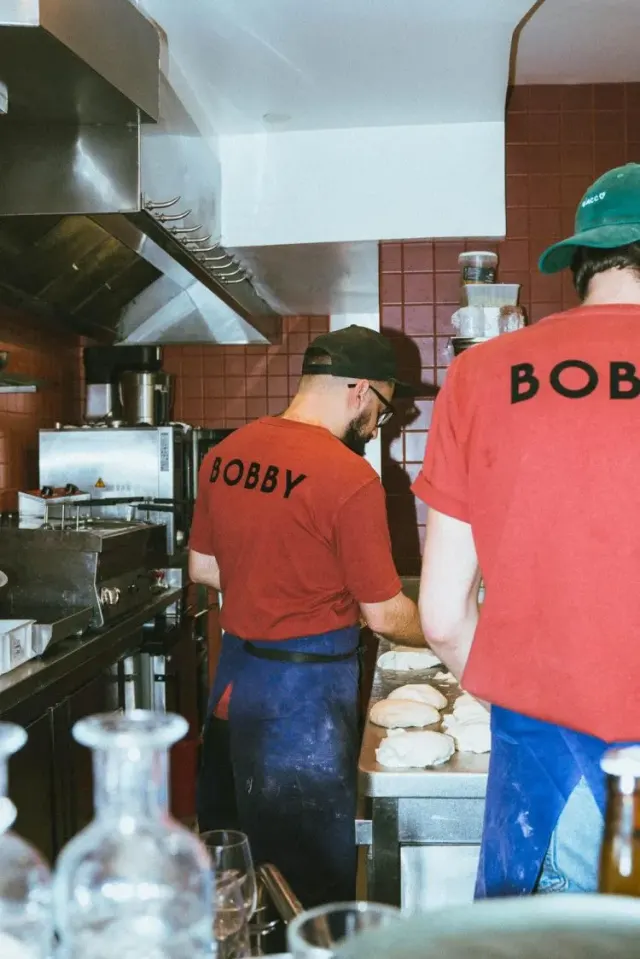 BookNoFees: Restoran – Bobby – Paris – Mališan, fotografija 2