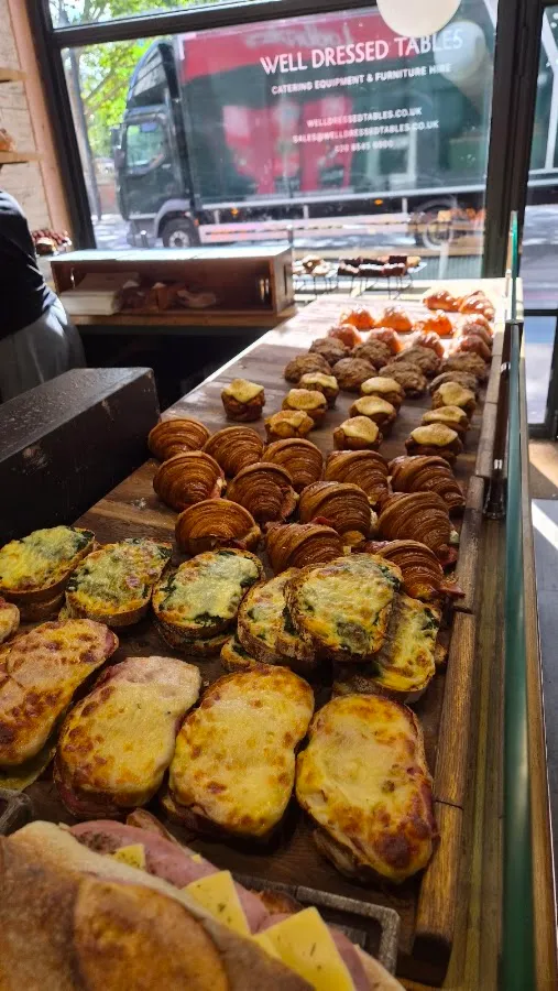 BookNoFees: Restoran – Circle & Slice – London – Krug i kriška, fotografija 2