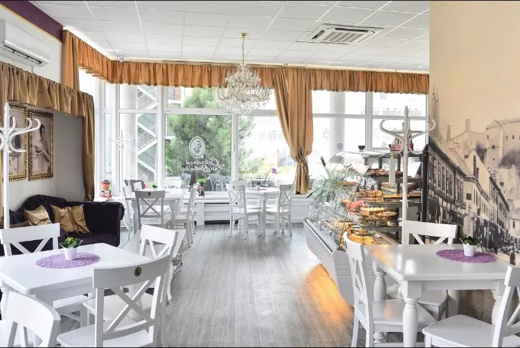 BookNoFees: kafić – Cukráreň u Babičky – Bratislava – Bakin slastičarski salon, fotografija 1