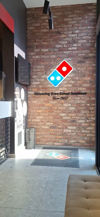 BookNoFees: Bar s grickalicama – Domino's – Zagreb – Domino's, fotografija 2