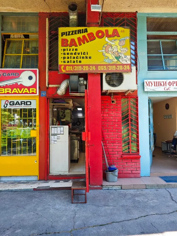 BookNoFees: Bar s grickalicama – Bambola – Belgrade – Boje, fotografija 1