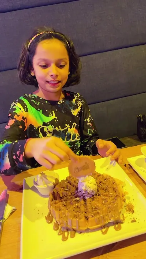 BookNoFees: Sladoled – Creams – London – Kreme, fotografija 3