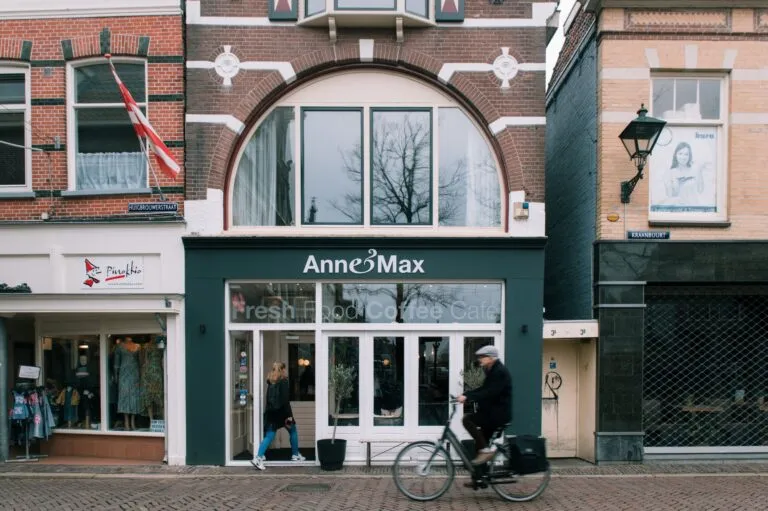 BookNoFees: kafić – Anne&Max – Amsterdam – Ana i Maks, fotografija 1