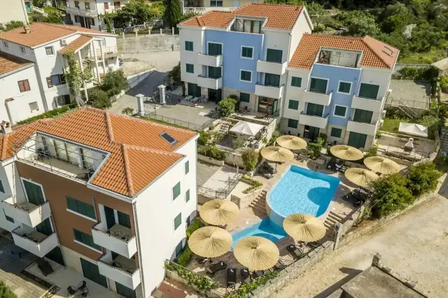 BookNoFees: Mirni apartman za odmor s bazenom i vrtom – Slatine