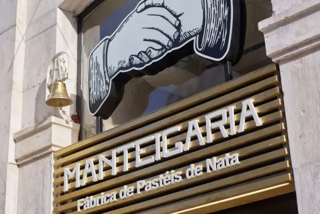 BookNoFees: Restoran – Manteigaria - Fábrica de Pastéis de Nata Rambuteau – Paris – Pekara – tvornica Pastéis de Nata Rambuteau, fotografija 3