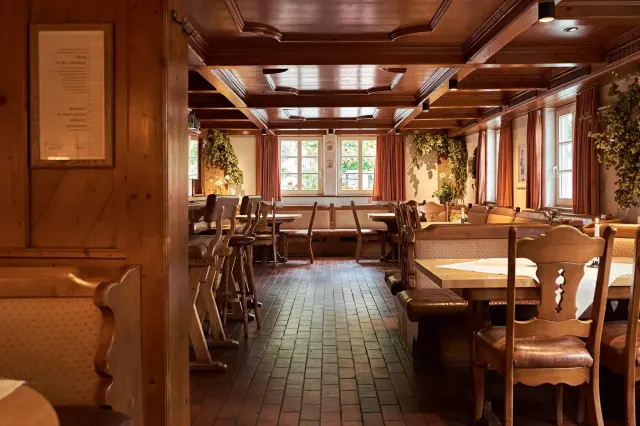 BookNoFees: Restoran – Esloher Brauhaus — Domschänke Esselbräu – Eslohe – Esloher Brauhaus — Katedralni taproom Esselbräu, fotografija 2
