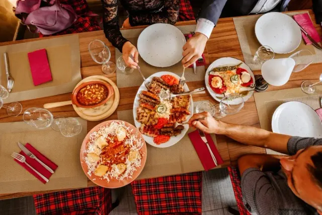 BookNoFees: Restoran – To Je To balkan žar – Ljubljana – To je to: Balkanski roštilj, fotografija 3