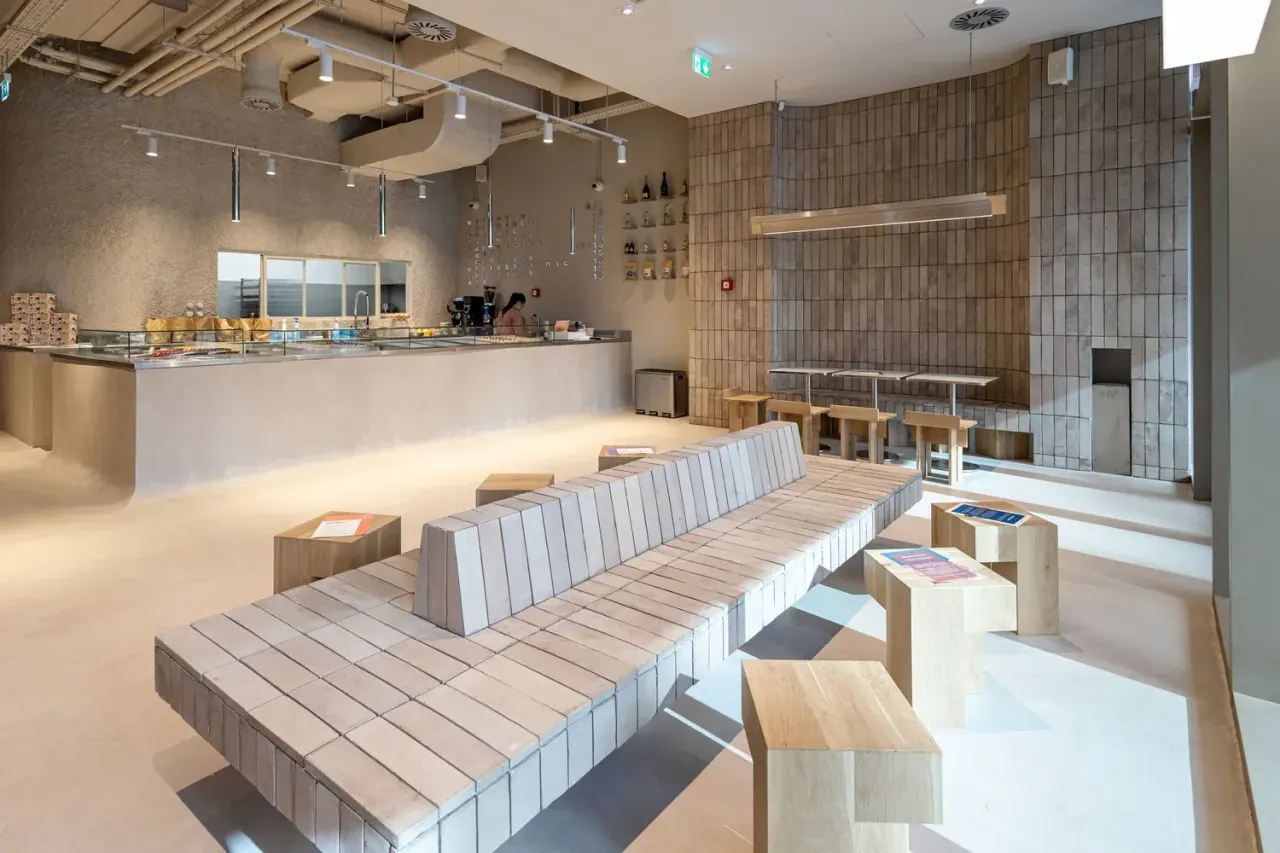 BookNoFees: Bar s grickalicama – Berliner – Bucharest – Berlinci, fotografija 1
