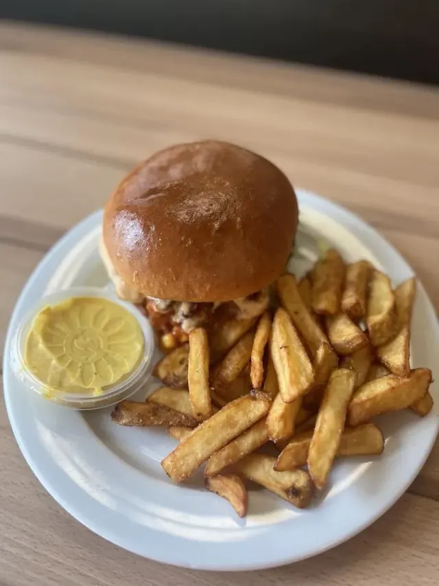 BookNoFees: Bar s grickalicama – Bigger Snack World – Bratislava – Veći svijet grickalica, fotografija 2