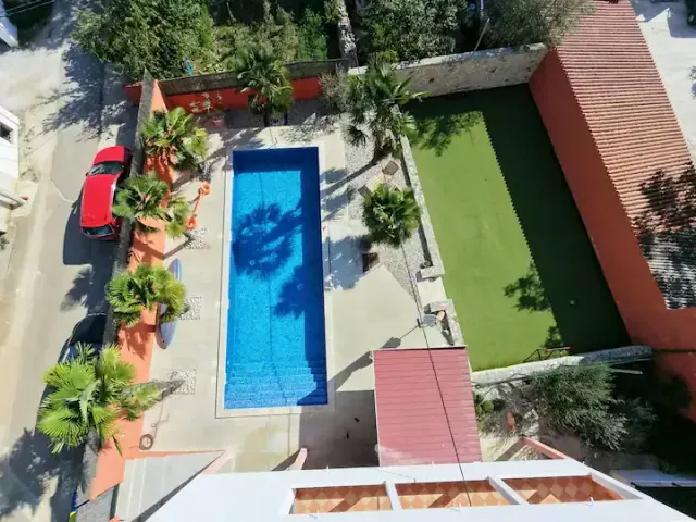 BookNoFees: Vrhunsko iskustvo odmora u prostoru od 130 m², s bazenom od 57 m² i privatnim vrtom – Čabrunići