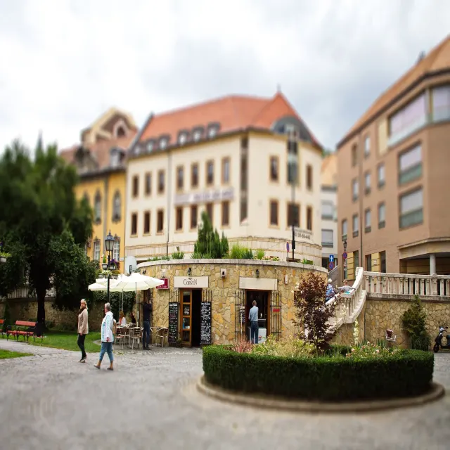 BookNoFees: Corvin Kávézó, Budapest