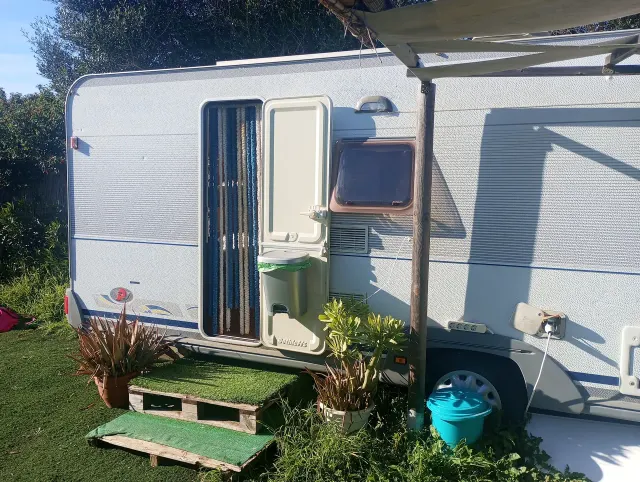 BookNoFees: Obnovljeni vintage karavan s verandom i vrtom – El Palmar De Vejer