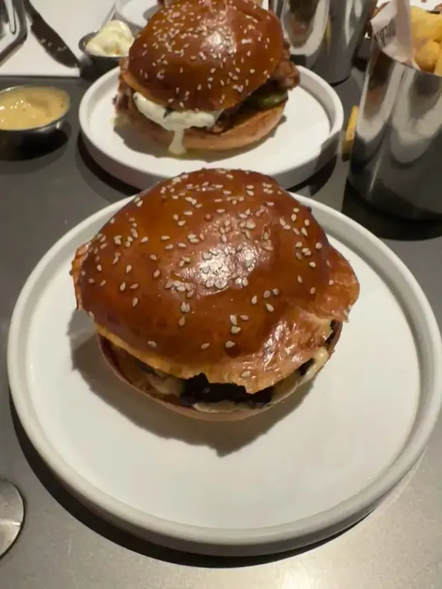 BookNoFees: Restoran – Burger & Beyond – London – Burger i više, fotografija 3