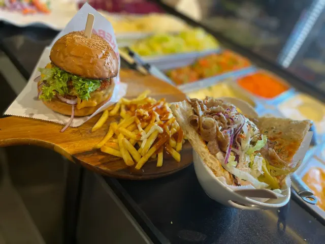 BookNoFees: Bar s grickalicama – Pivaz Döner Pizza – Arnsberg-Neheim – Pivaz Döner Pizza, fotografija 2