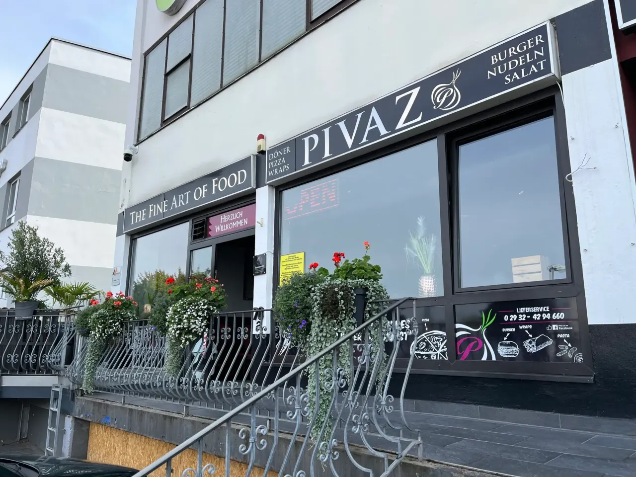 BookNoFees: Bar s grickalicama – Pivaz Döner Pizza – Arnsberg-Neheim – Pivaz Döner Pizza, fotografija 1