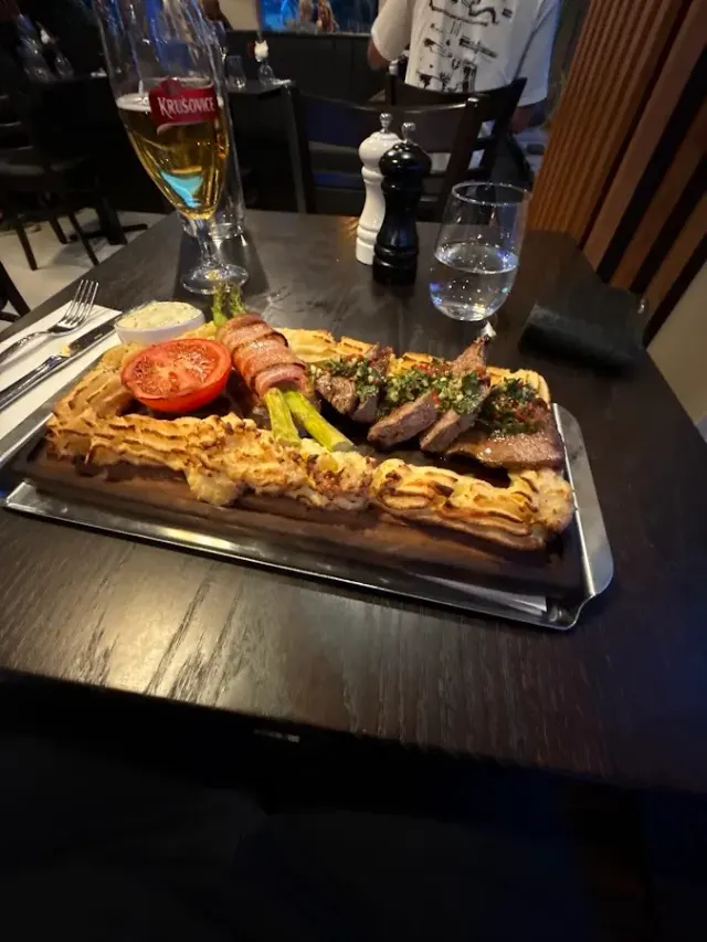 BookNoFees: Restoran – La Casa de Planka – Stockholm – Kuća od daske, fotografija 2