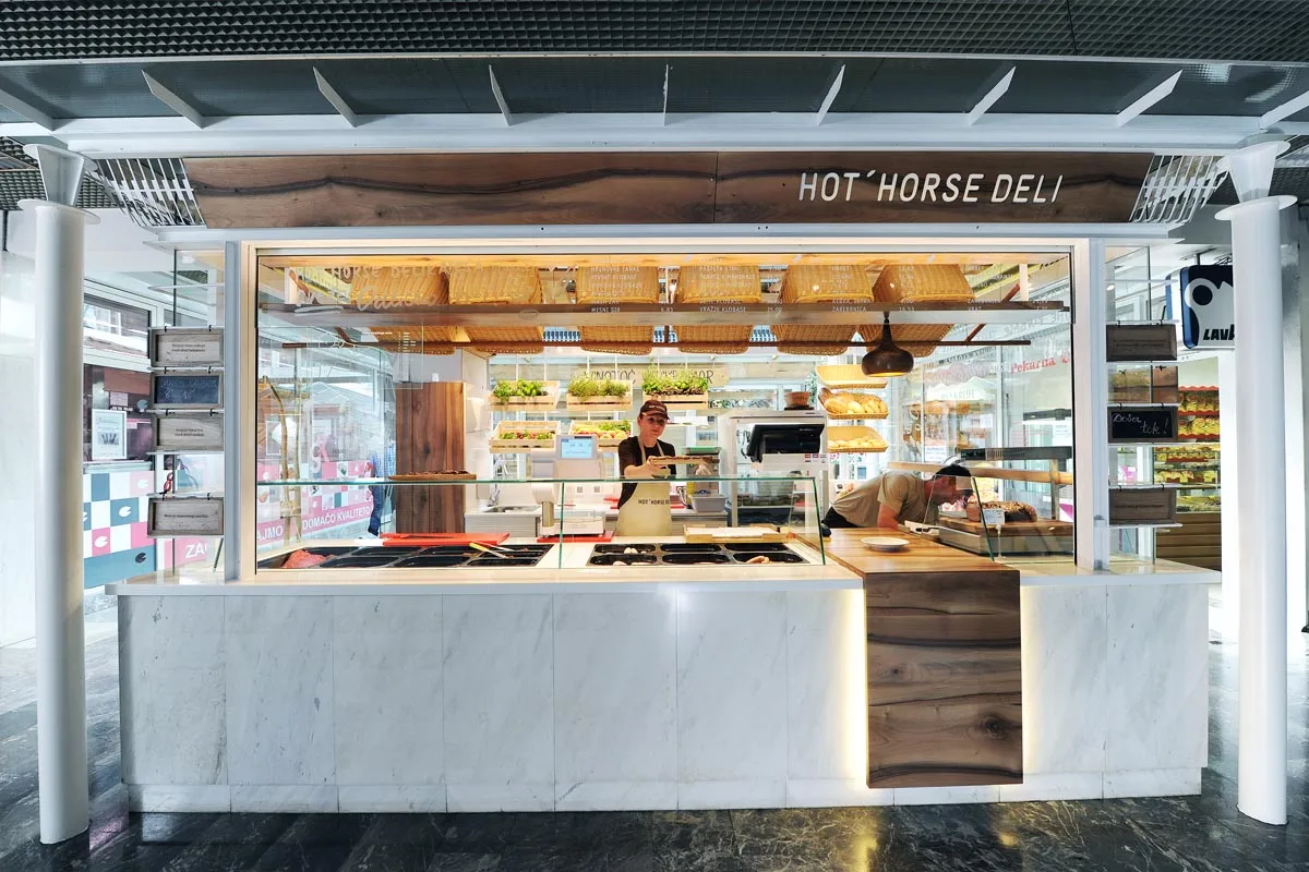 BookNoFees: Bar s grickalicama – Hot Horse DELI – Ljubljana – Hot Horse DELI, fotografija 1