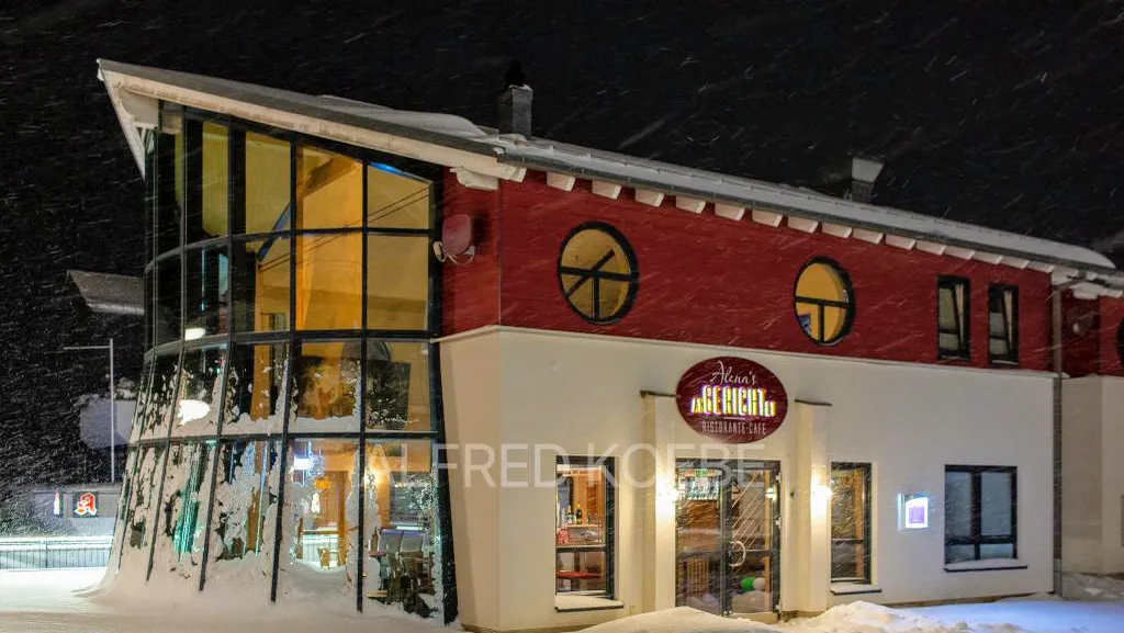 BookNoFees: Restoran – Café Bistro Angerichtet – Medebach – Posluženo u kafiću bistrou, fotografija 1