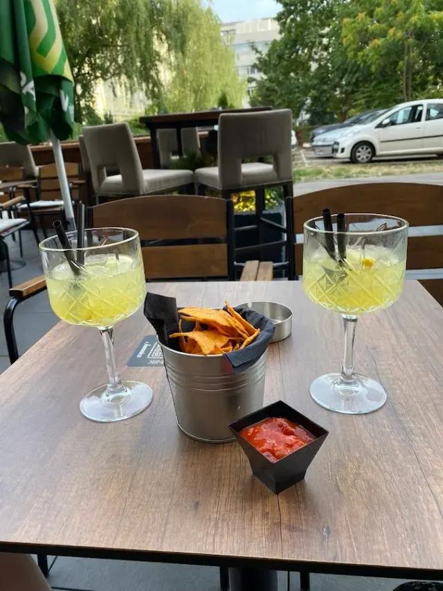 BookNoFees: kafić – Brown bar – Zagreb – Smeđi bar, fotografija 2