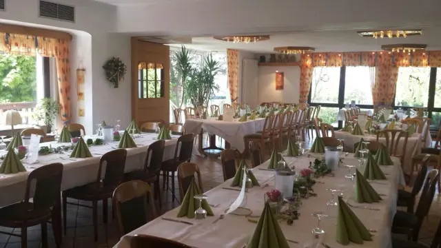 BookNoFees: Restoran – Hotel-Steakhaus Schwarze – Ense – Schwarze Hotel i Steakhouse, fotografija 2