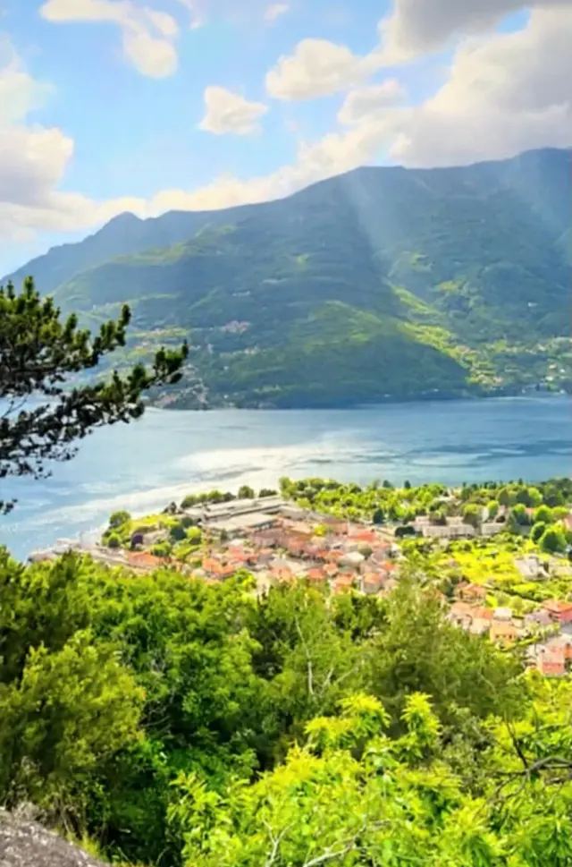 BookNoFees: Jezero Como, Dervio – DERVIO