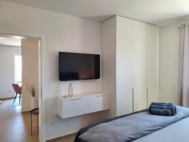 BookNoFees: Penthouse stan s zadivljujućim panoramskim pogledom na more – Vodice