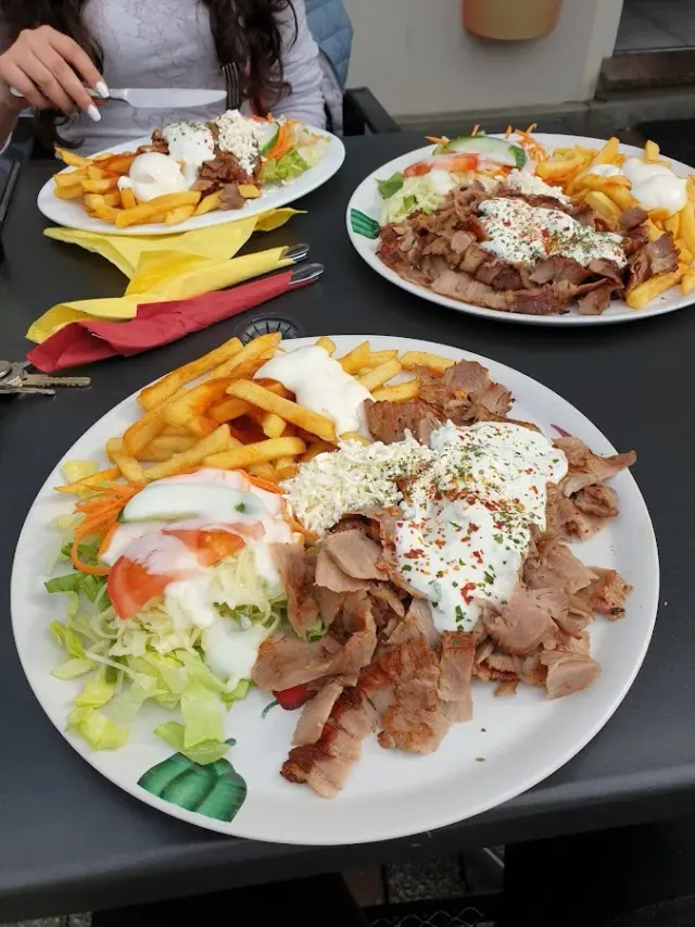 BookNoFees: Bar s grickalicama – Yan's Grill Imbiss – Geseke – Yan's Grill za van, fotografija 2