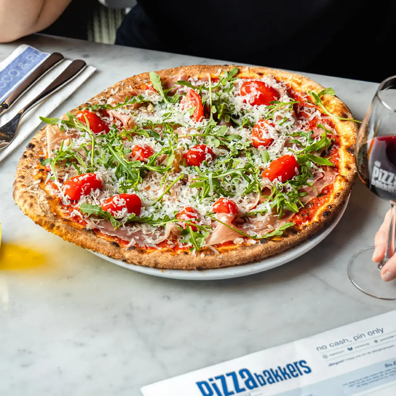 BookNoFees: Bar s grickalicama – De Pizzabakkers To Go – Amsterdam – Pizza pekari za ponijeti, fotografija 1