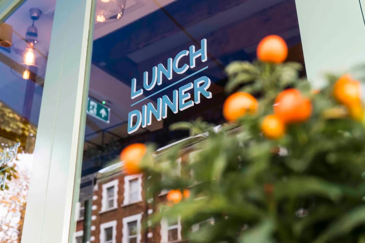 BookNoFees: kafić – Bob's Cafe – London – Bobov kafić, fotografija 1