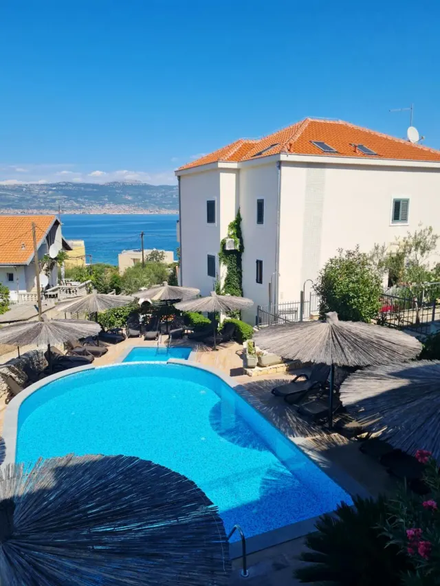 BookNoFees: Mirni apartman za odmor s bazenom i prostorom za roštilj – Slatine
