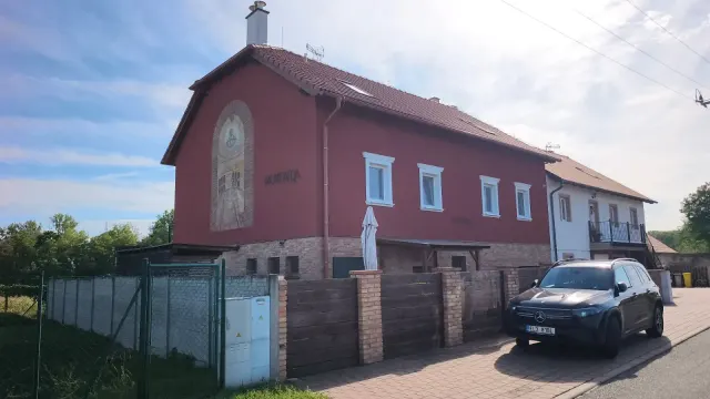 BookNoFees: Stan s terasom – Jevišovka