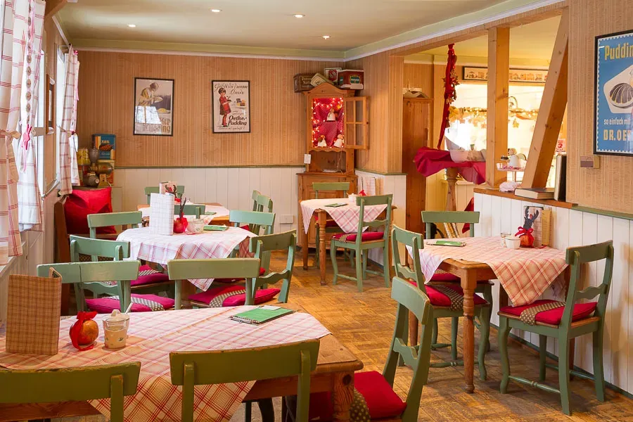 BookNoFees: Pekara – Café Backes – Schmallenberg – Kafić Backes, fotografija 1