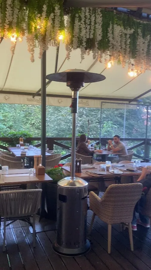 BookNoFees: Restoran – Batoni Restaurant – Bratislava – Restoran Batoni, fotografija 3