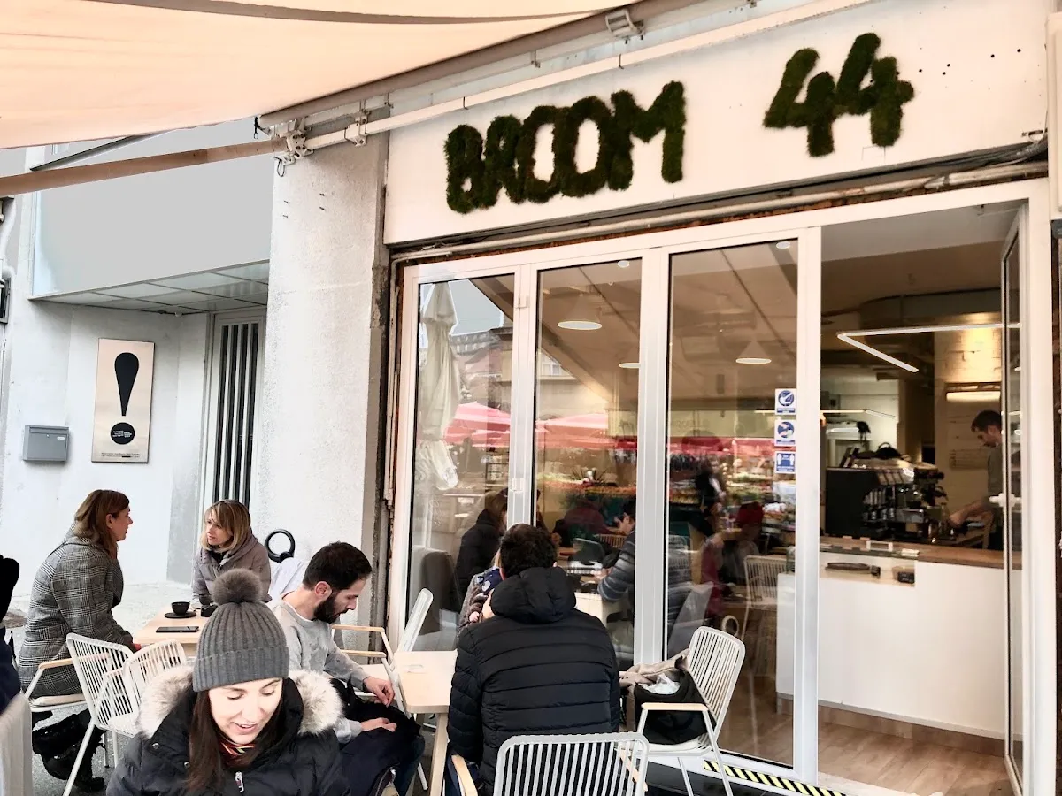 BookNoFees: kafić – Broom44 – Zagreb – Metla 44, fotografija 1