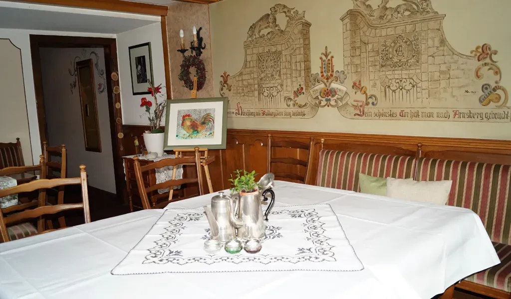 BookNoFees: Restoran – Gasthof zum Hirsch – Warstein-Hirschberg – Gostionica Srna, fotografija 1
