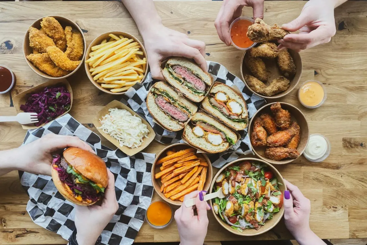 BookNoFees: Bar s grickalicama – Black Cat Burgers – Warsaw – Black Cat Burgers, fotografija 1