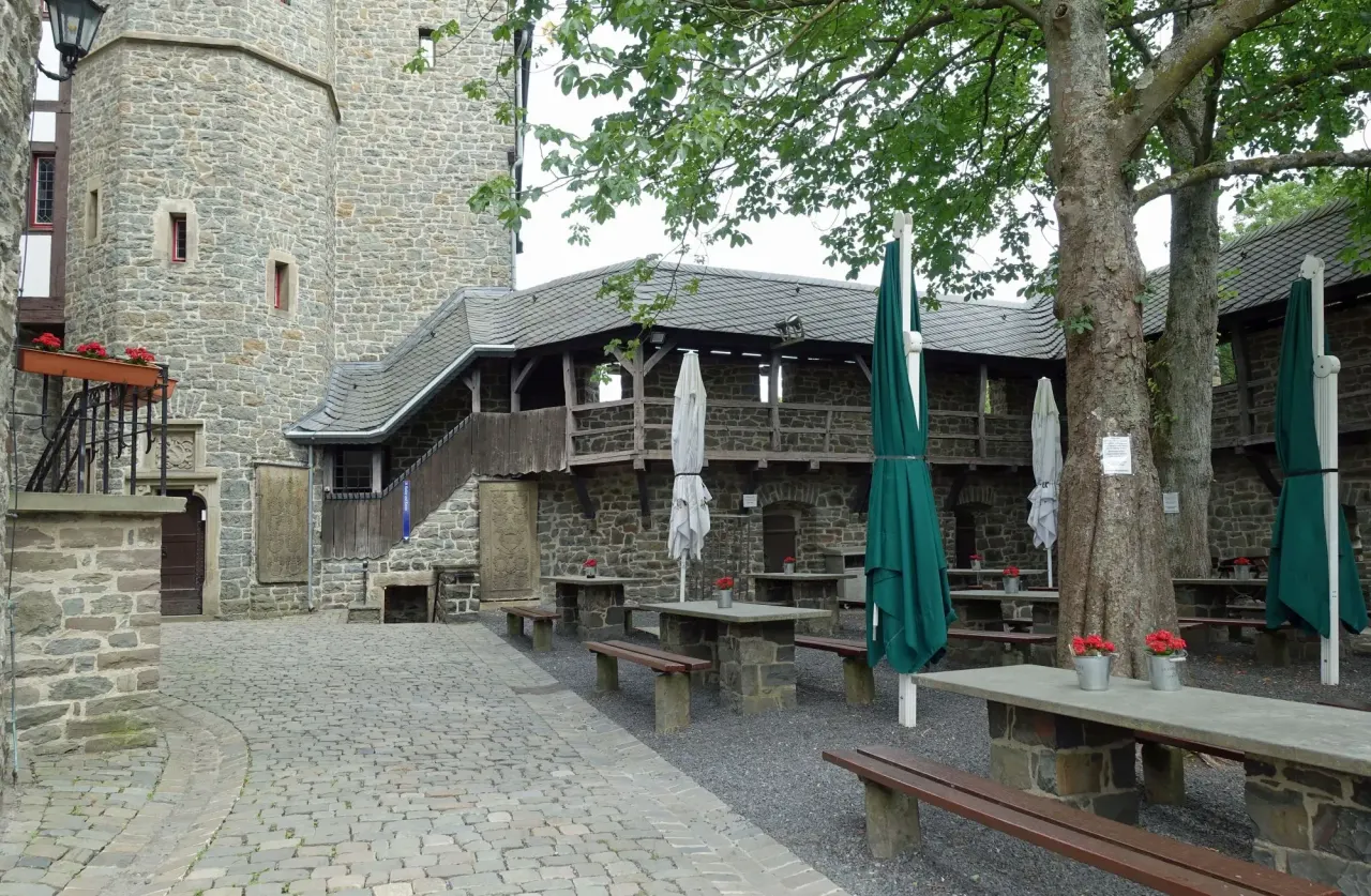 BookNoFees: Restoran – Burgrestaurant Altena – Altena – Restoran dvorca Altena, fotografija 1