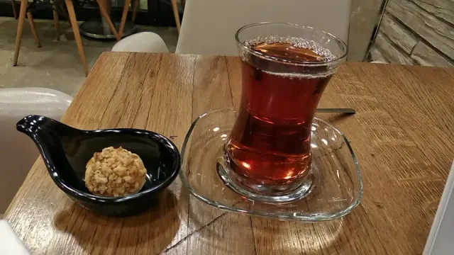 BookNoFees: kafić – Çaykovski – Istanbul – Čajkovski, fotografija 3