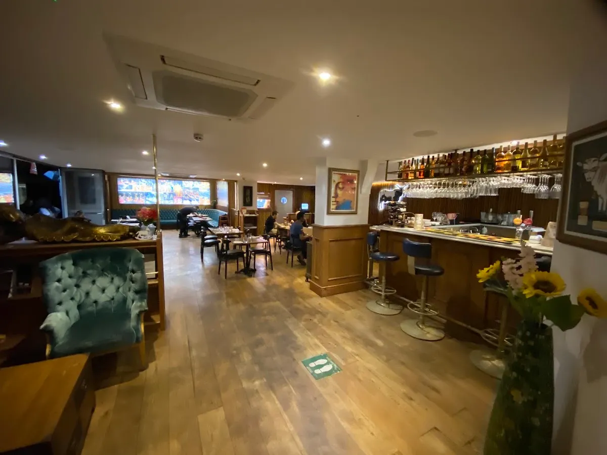 BookNoFees: Restoran – Holy Cow – London – Sveta krava, fotografija 1