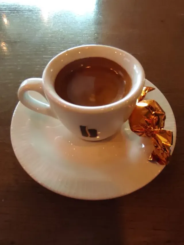BookNoFees: kafić – Caffe Sol – Belgrade – Kava Sunce, fotografija 2