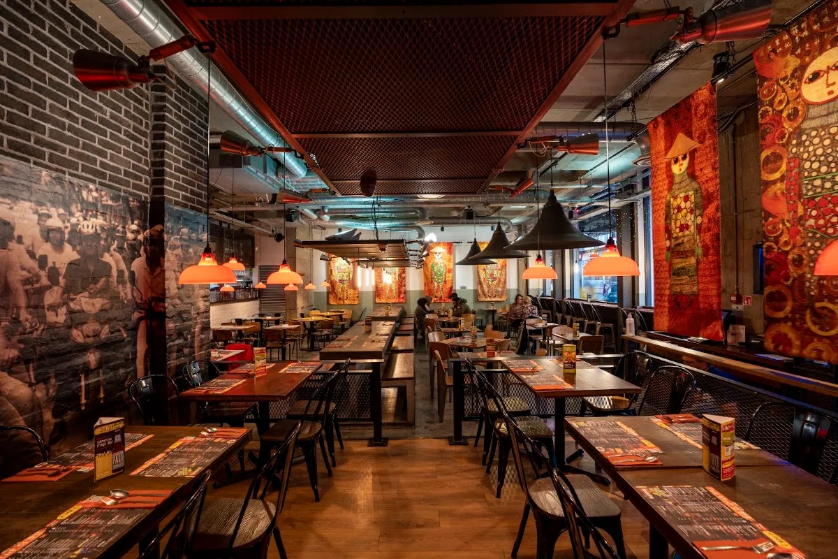 BookNoFees: Restoran – Banana Tree – London – Banana stablo, fotografija 1