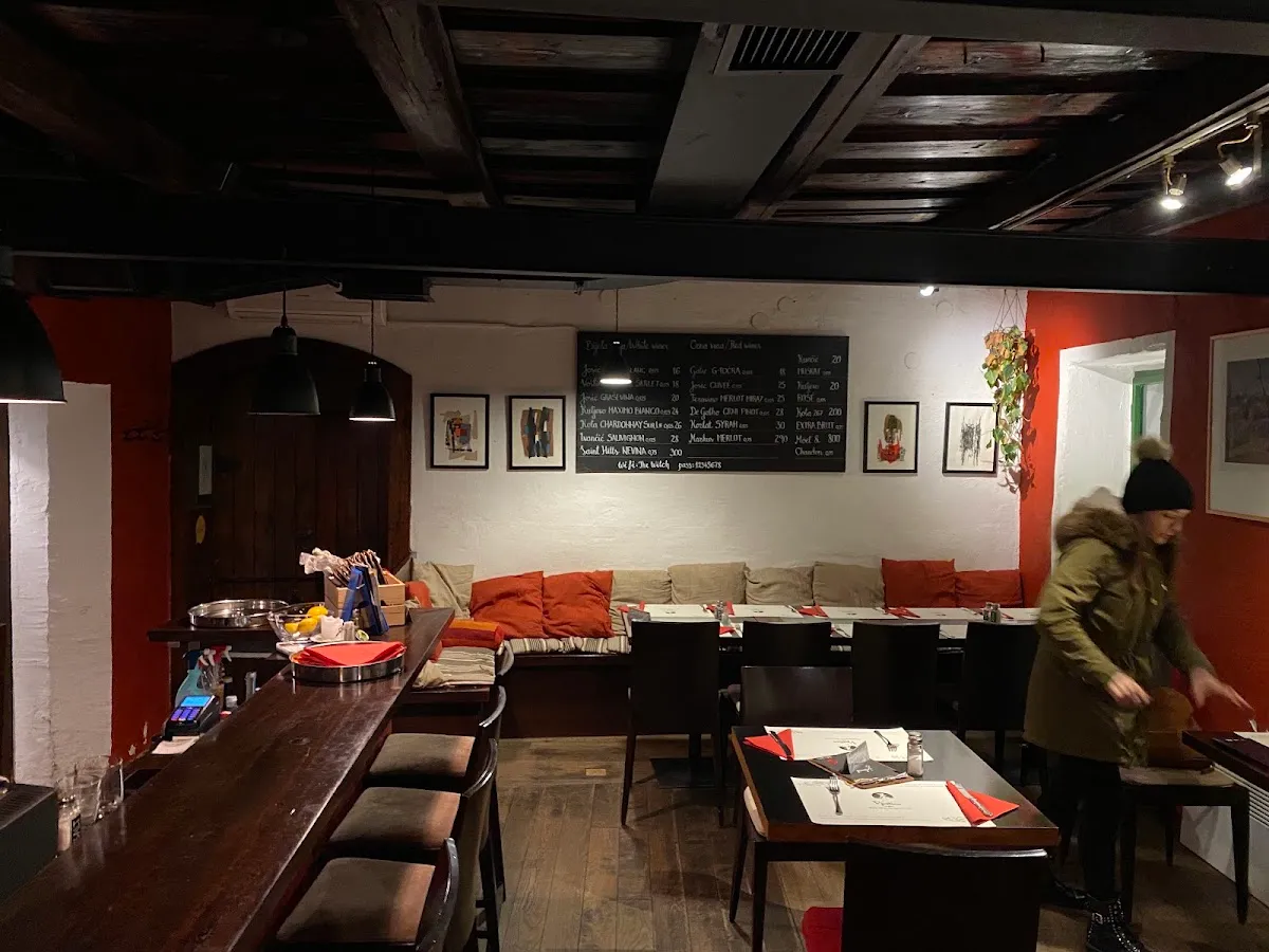 BookNoFees: Restoran – Vještica – Zagreb – Vještica, fotografija 1