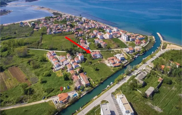 BookNoFees: Miran studio apartman s natkrivenim ulazom i vinovom lozom – Nin