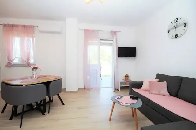 BookNoFees: Manu B – stan u prizemlju s parkirnim mjestom i blizu plaže – Fažana