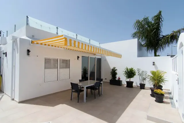 BookNoFees: smještaj za odmor, Playa Del Ingles – Casa Kriki: ekskluzivan bungalov s krovnom terasom u kompleksu Holycan