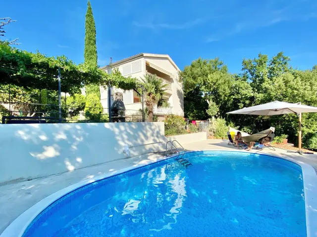 BookNoFees: Villa Theresa, Hrvatska: apartman za odmor s bazenom, hidromasažnom kadom, saunom i vanjskom kuhinjom – Donji Zagon