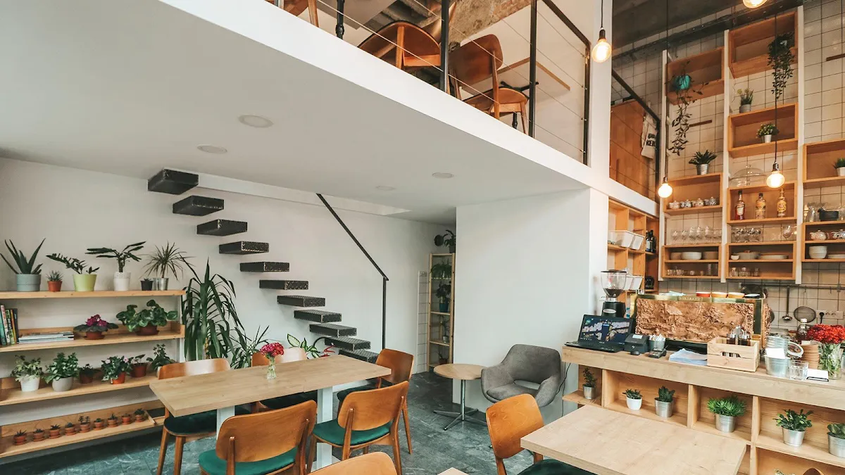 BookNoFees: kafić – Bloom – Belgrade – Cvijet, fotografija 1
