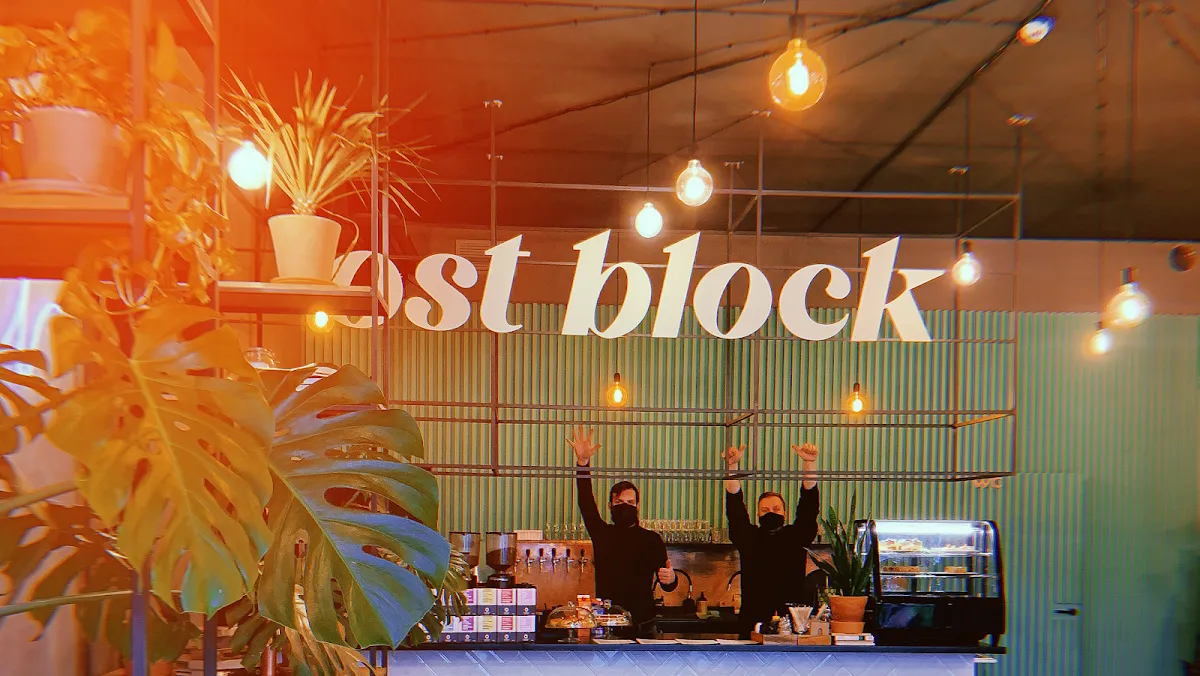 BookNoFees: kafić – ost block – Bratislava – Istočni blok, fotografija 1