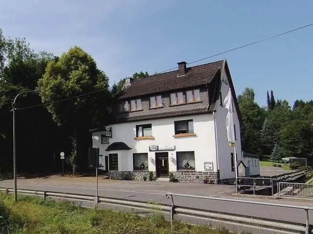 BookNoFees: Restoran – Landgasthof Zum Lindenbaum – Finnentrop – Seoski pansion Zum Lindenbaum, fotografija 1
